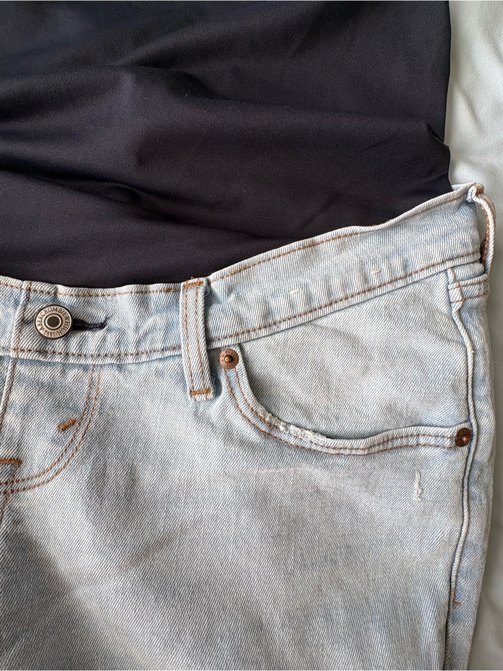 90s Relaxed Maternity Jean A&F